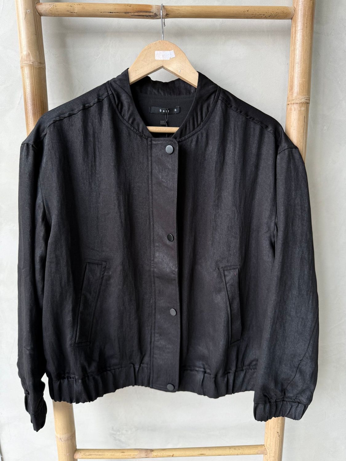 BOMBER NEGRO