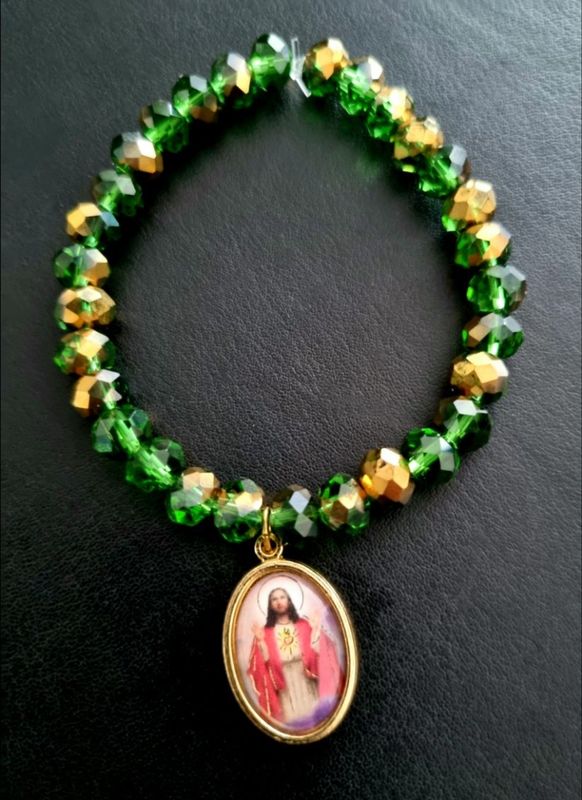 Handmade Blessed Bracelet Green/Gold with Sacred Heart of Jesus Medal