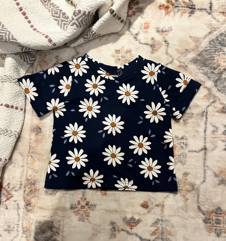 Navy Daisy T-shirt
