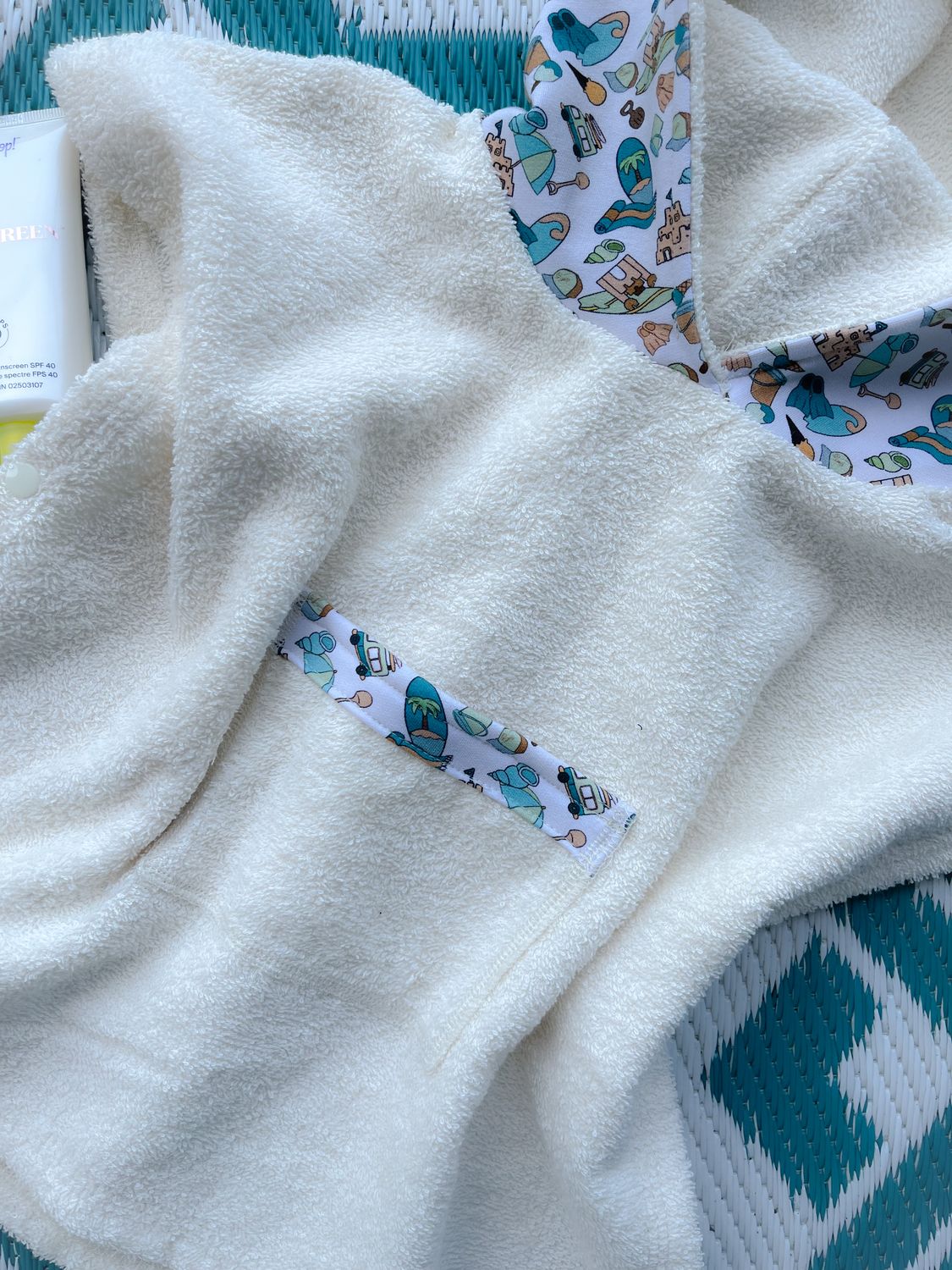 Sandy Snuggles Hooded Beach Towel - Ivory Terry &amp; Beach Fun (Aqua)