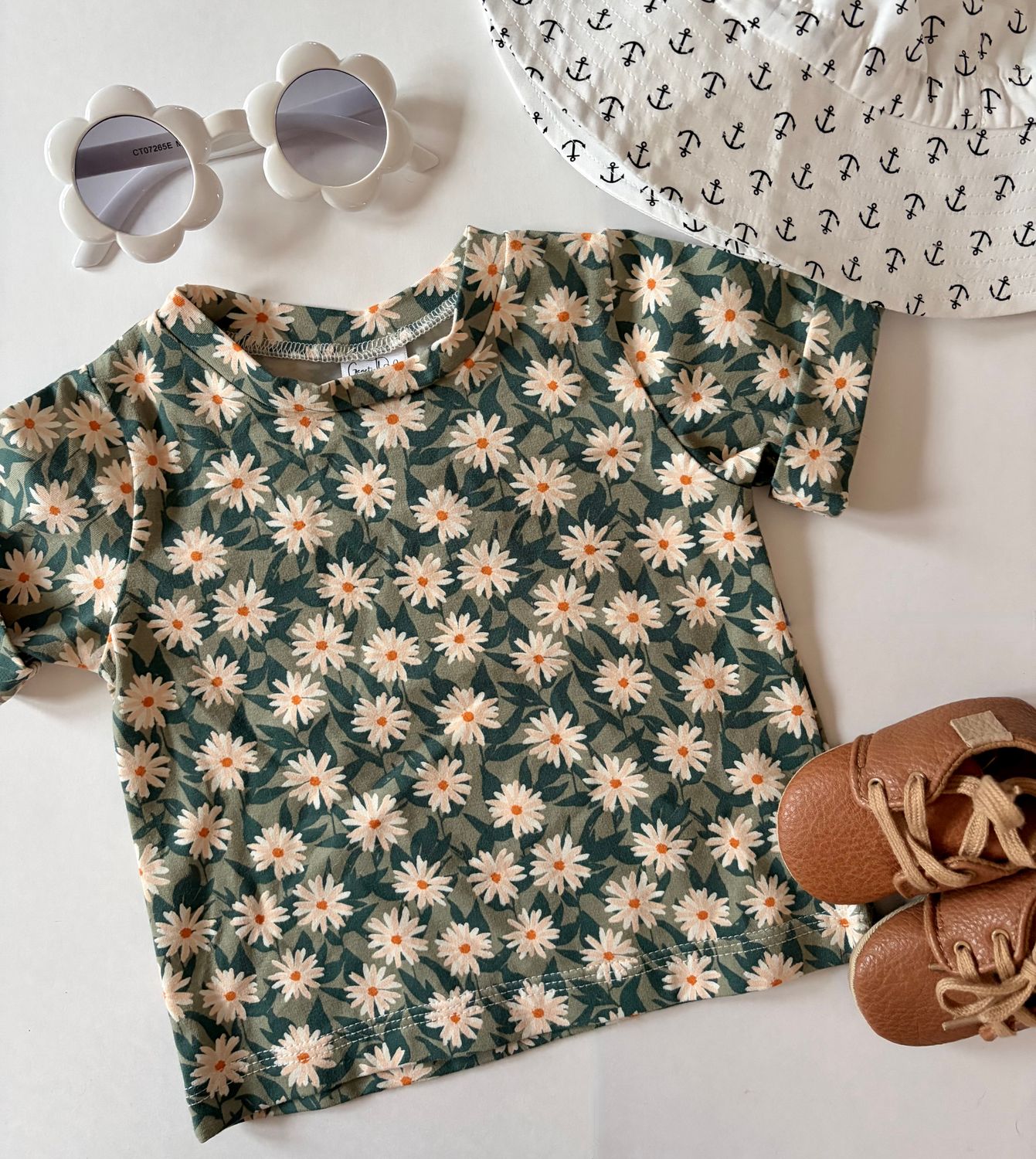 Coastal Breeze T-Shirt- Green Daisy
