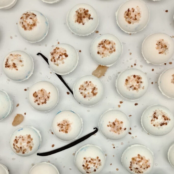 Sea Salt &amp; Vanilla Bath Bomb🤍