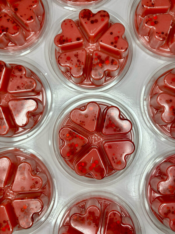 Rose Petals - Heart Clamshells 🌹