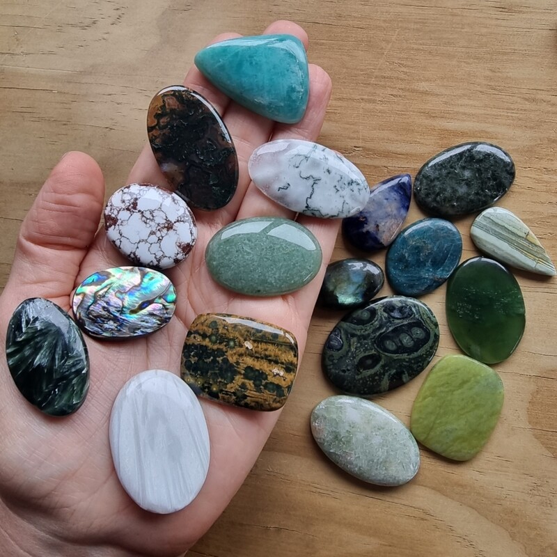18 x Mixed Crystals Cabochon Lot / Pendant Lot for jewelry making or diy craft projects 185gr