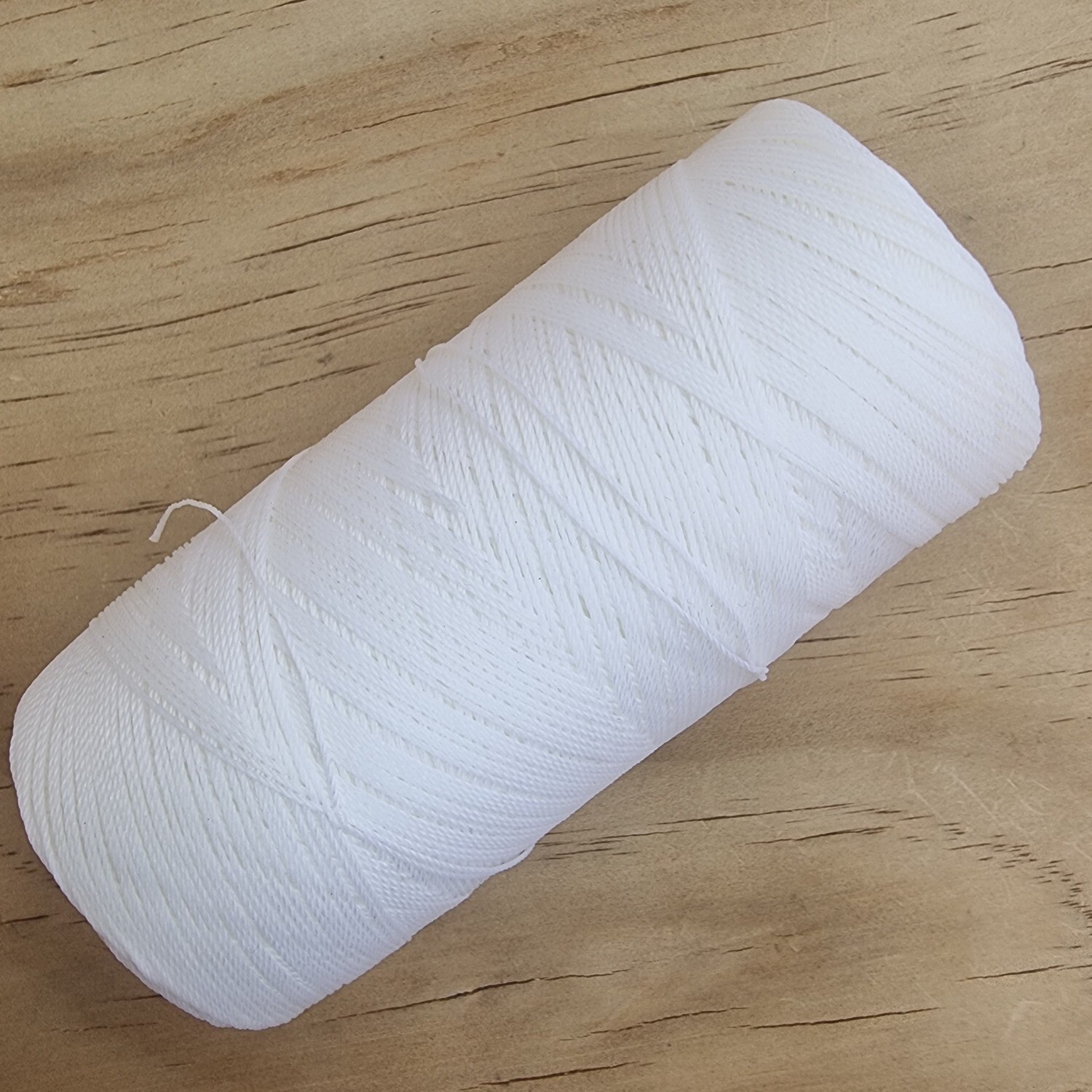 Cor #BCO / WHITE 0.35mm 444metre spool of Premium Linhasita 100% Waxed Polyester