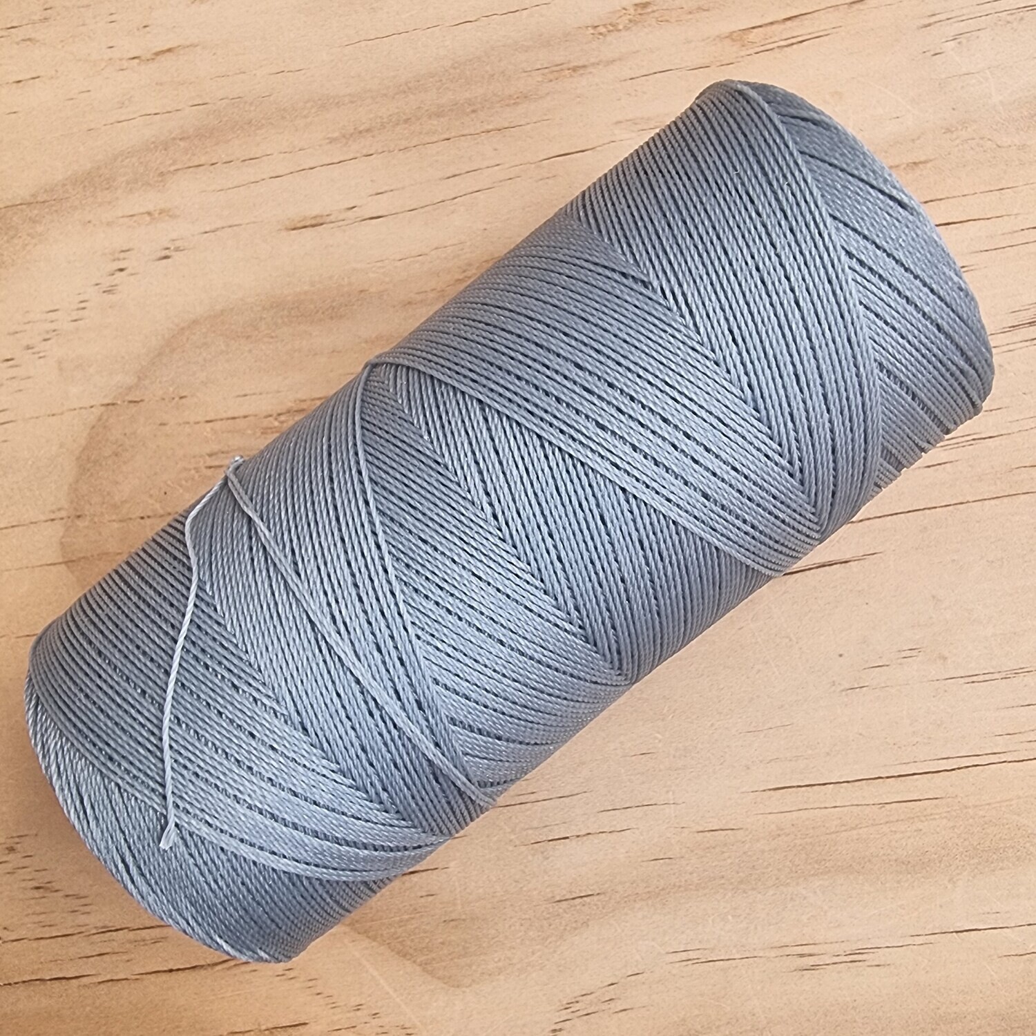 Cor #549 GREY BLUE 0.35mm 444metre spool of Premium Linhasita 100% Waxed Polyester