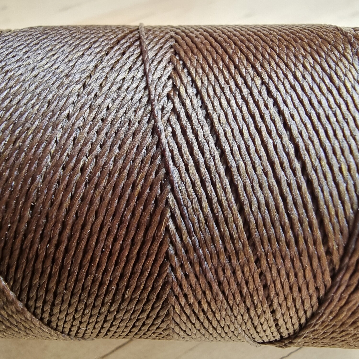 Cor #205 0.5mm 330metre spool of Premium Linhasita 100% Waxed Polyester