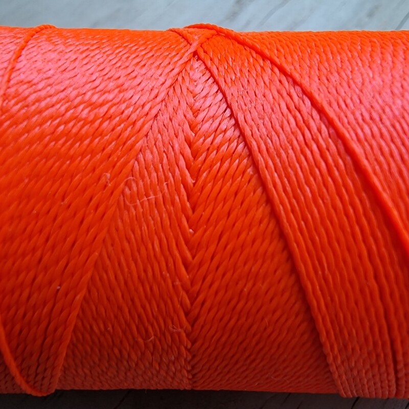 Cor #327 0.5mm 330metre spool of Premium Linhasita 100% Waxed Polyester