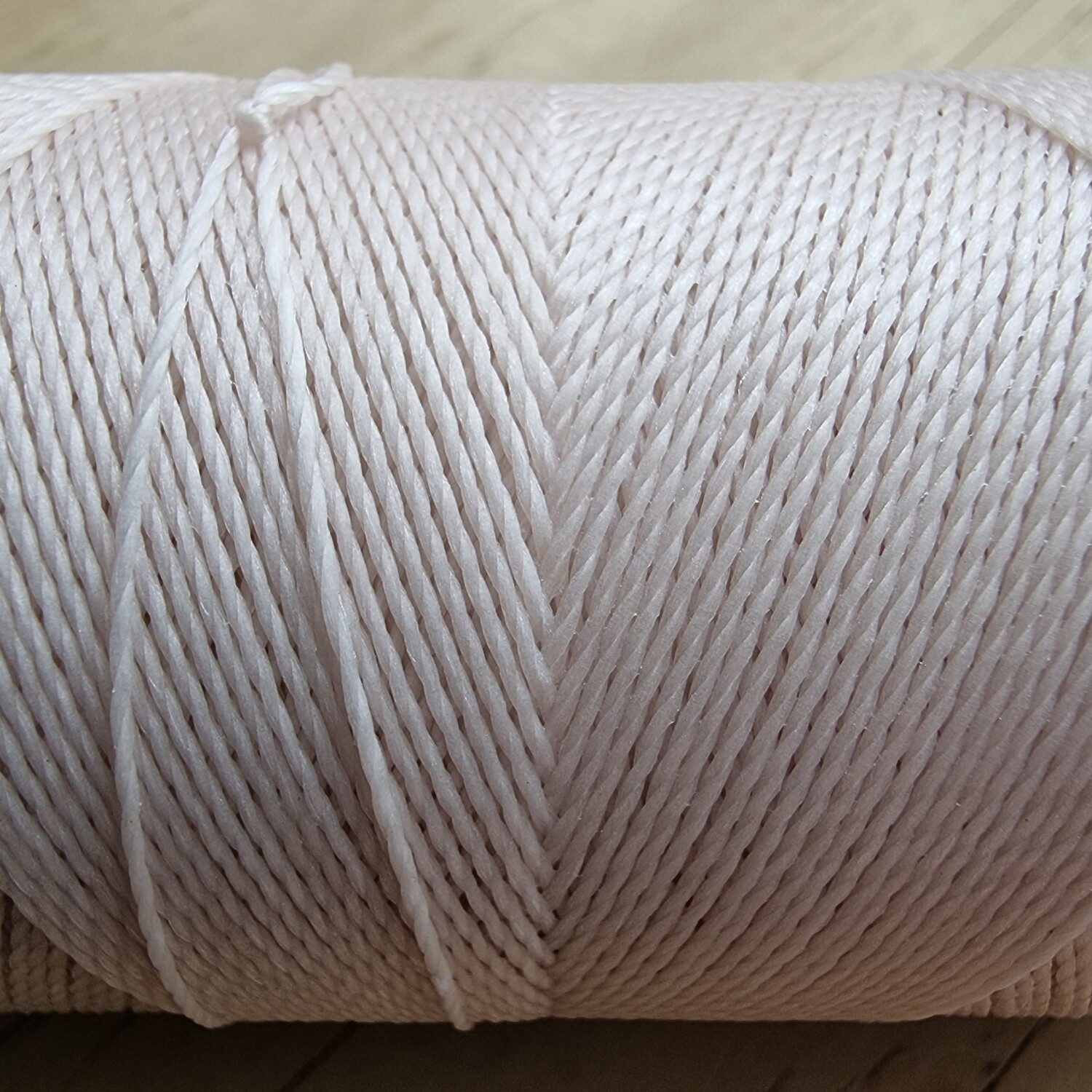 Cor #548 0.5mm 330metre spool of Premium Linhasita 100% Waxed Polyester