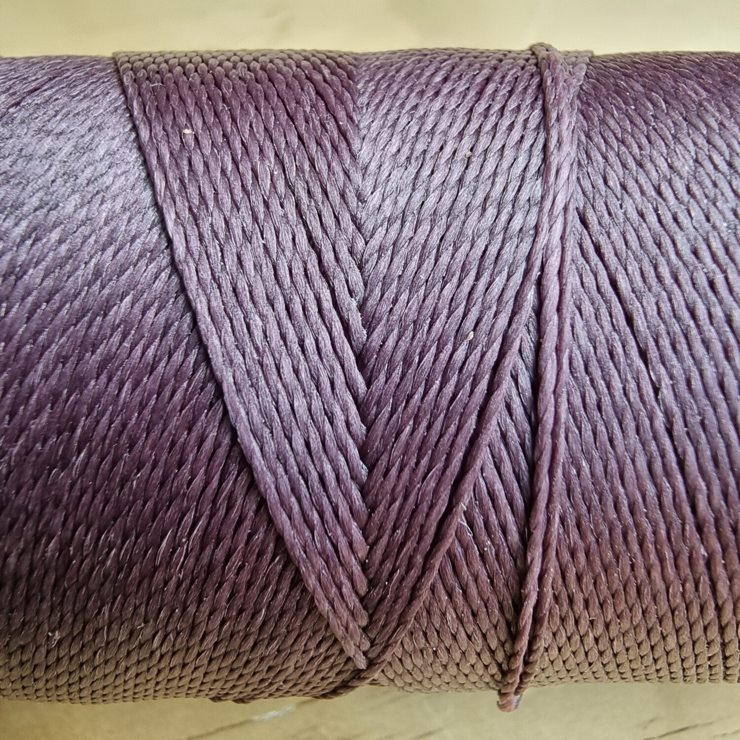 Cor #211 0.5mm 330metre spool of Premium Linhasita 100% Waxed Polyester