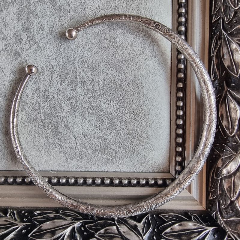 Brass Material Silver Tone Choker - Floral