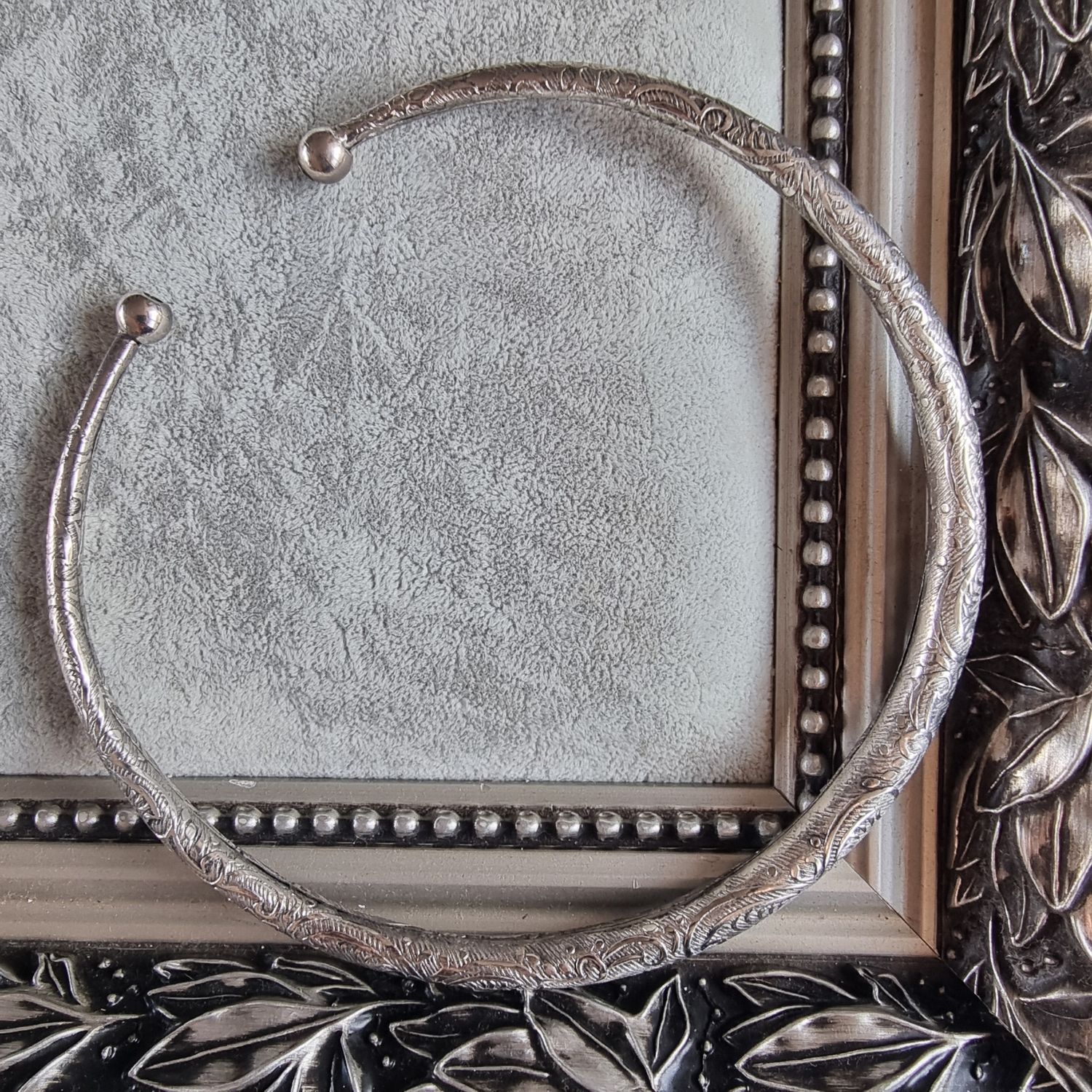 Brass Material Silver Tone Choker - Floral