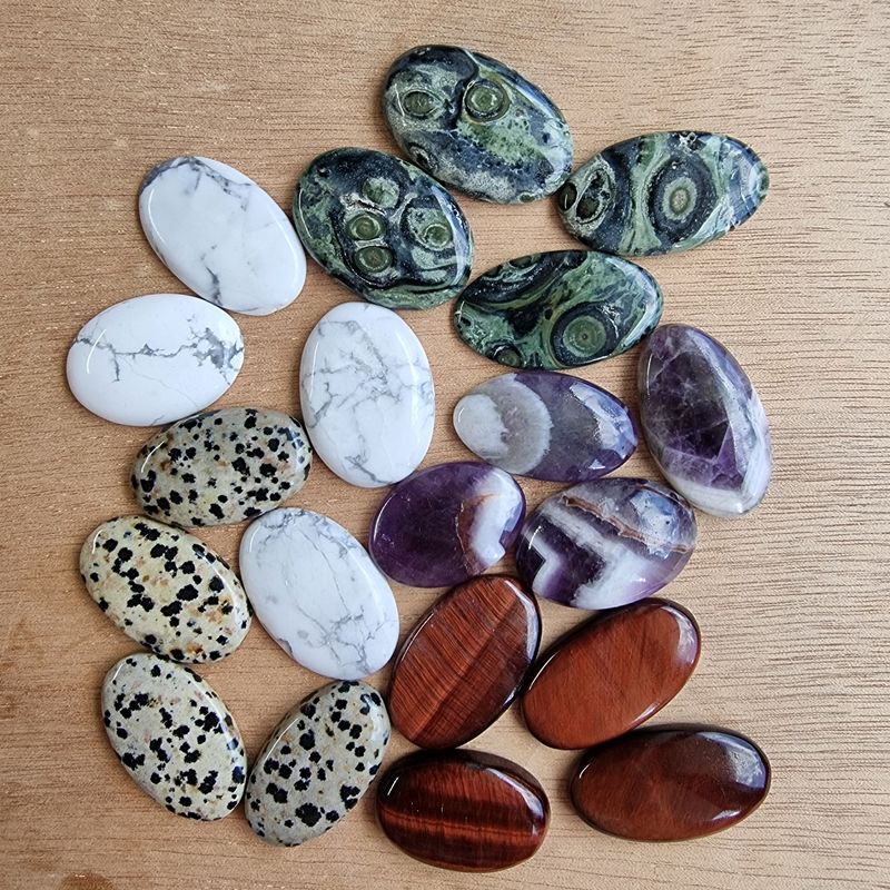 Mixed Crystals Cabochon Lot / Pendant Lot for jewelry making or diy craft projects 124.7gr