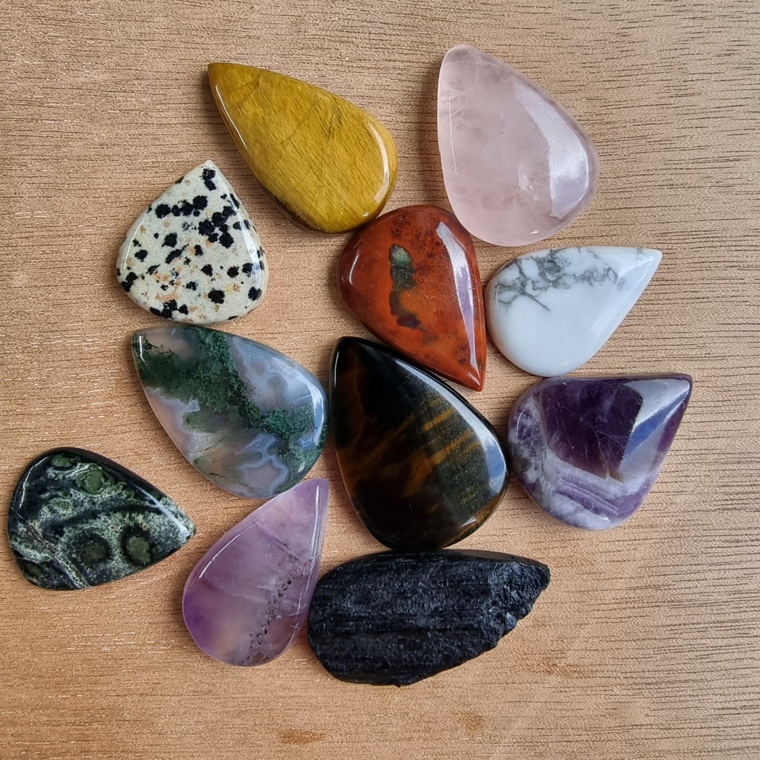 Mixed Crystals Cabochon Lot / Pendant Lot for jewelry making or diy craft projects 64.4gr