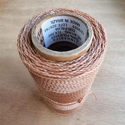 Cor #PALHA 1mm Waxed Linhasita Thread 170m Spool - STRAW