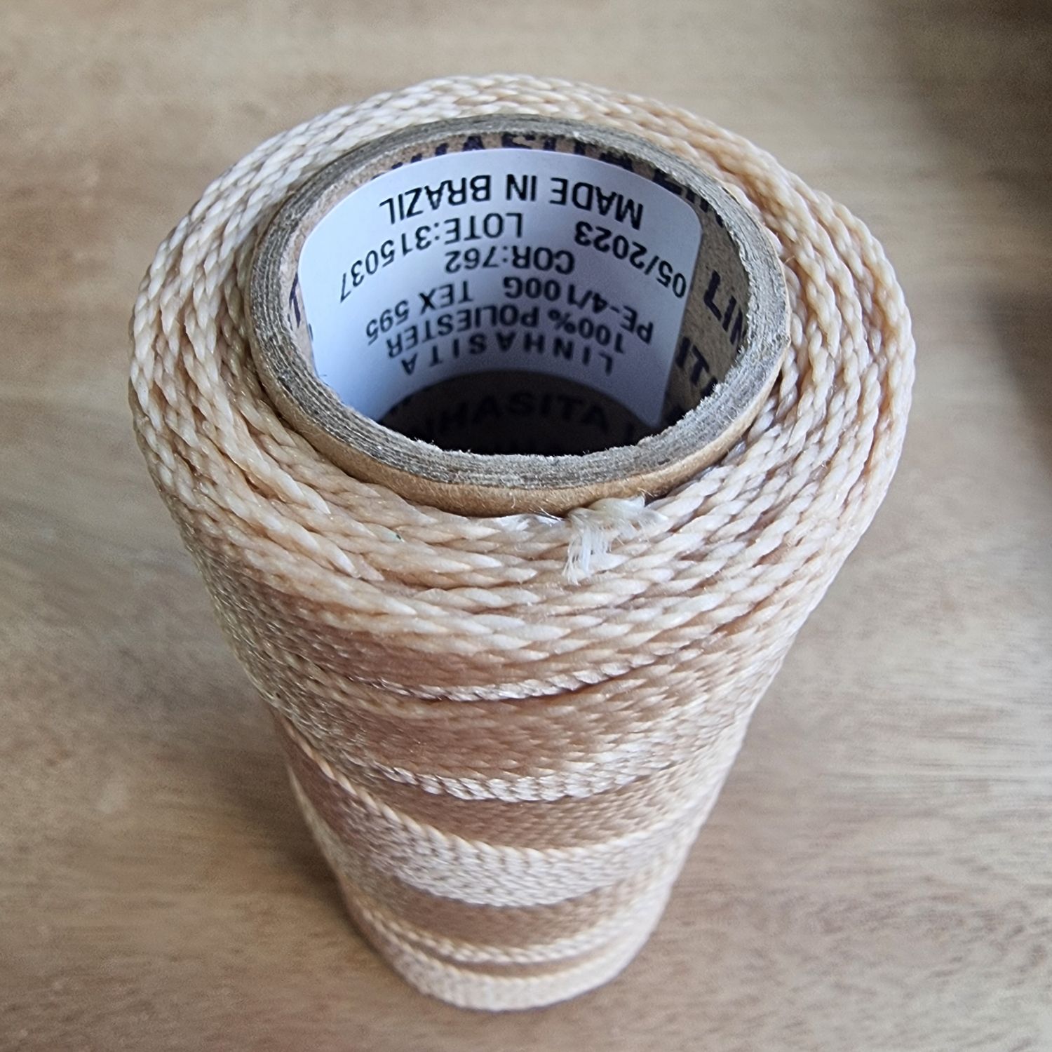 Cor #762 1mm Waxed Linhasita Thread 170m Spool - BUTTER CREAM
