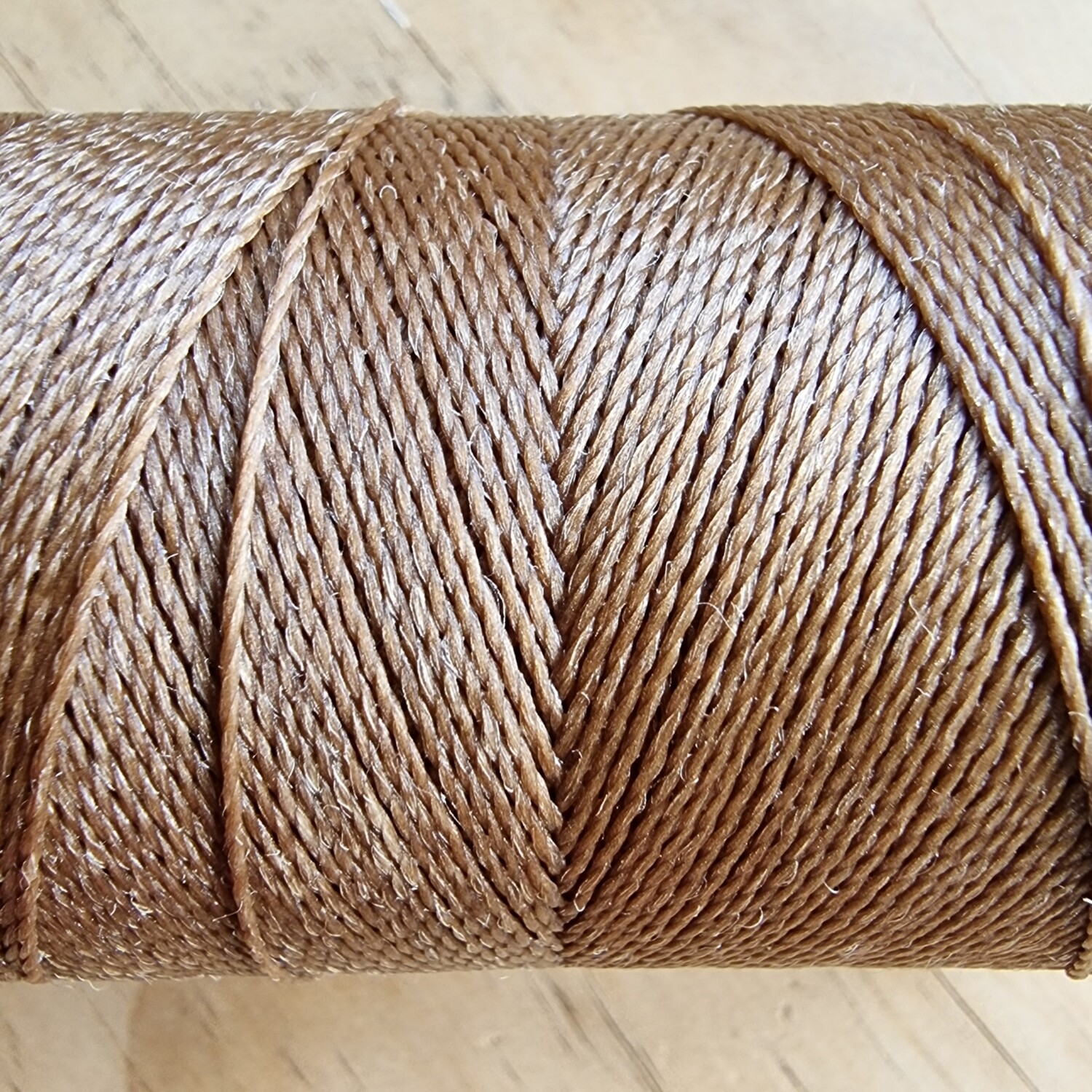 Cor #222 0.5mm 330metre spool of Premium Linhasita 100% Waxed Polyester