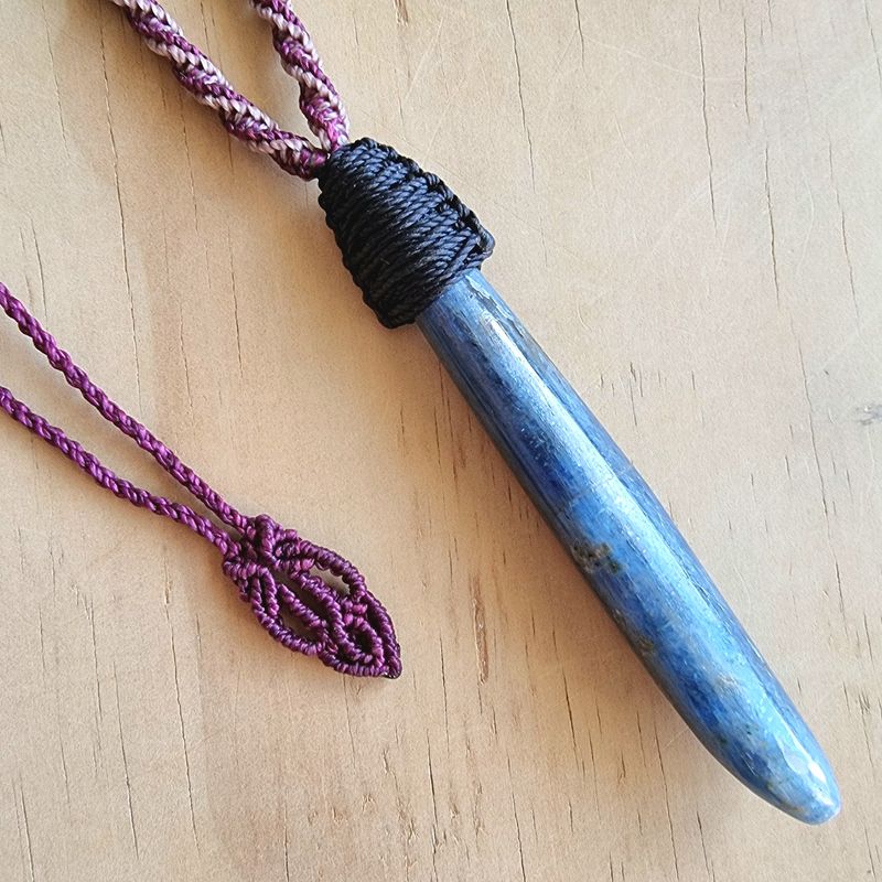Blue Kyanite Polished Blade Macramé Pendant Necklace