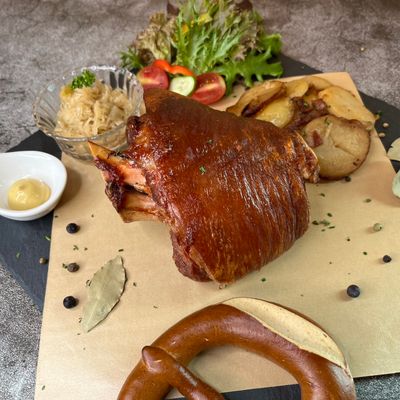 Haxe /Grilled Pork Knuckle/南德烤豬腳