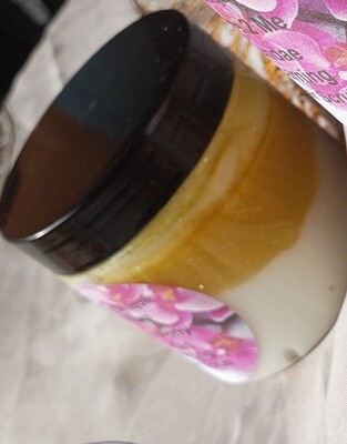 White Amber Parfait Sugar Scrub