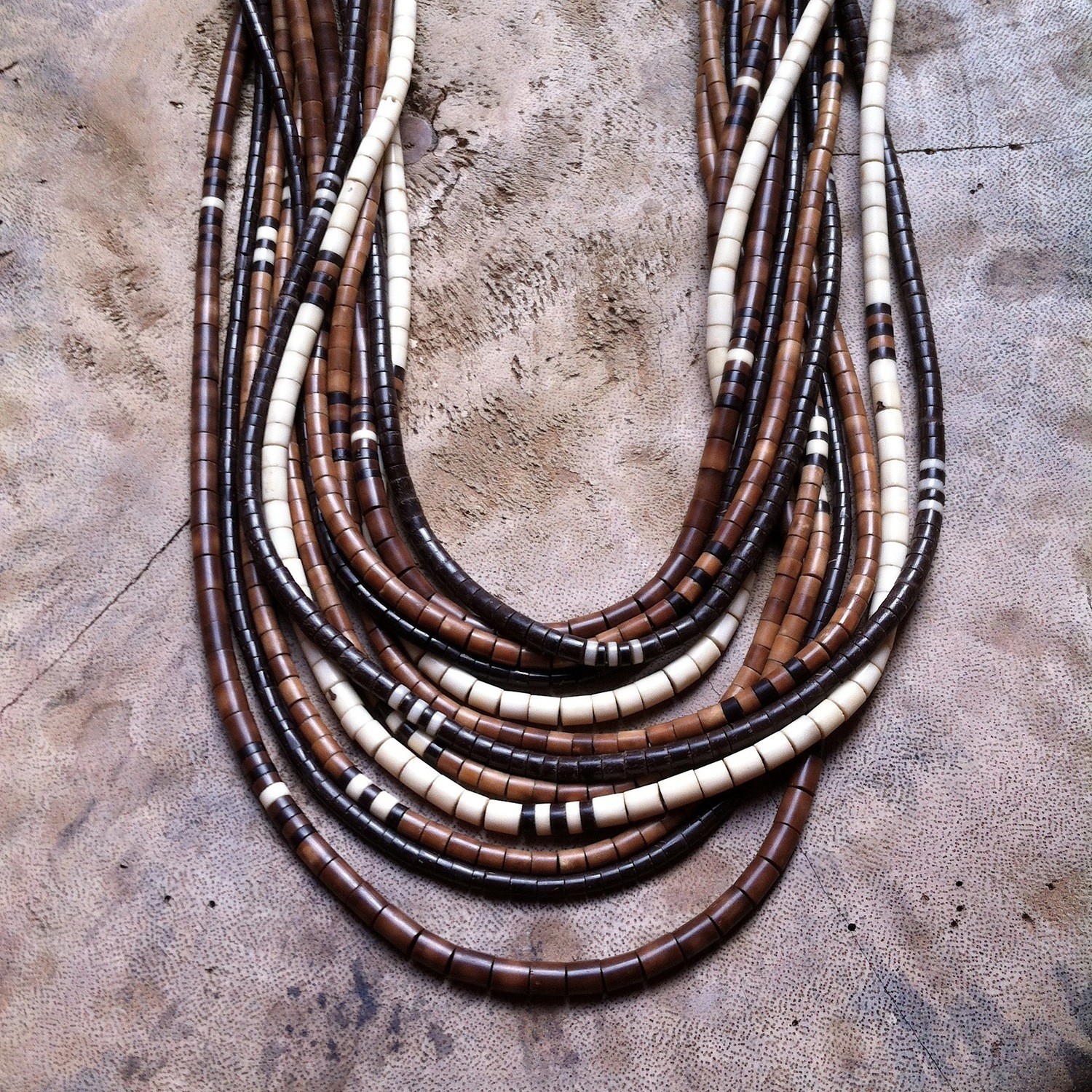 KAXINAWA BEADED NECKLACE