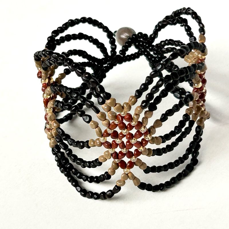 AWAJUN DIAMOND BEADED BRACELET BLACK SIENNA NATURAL