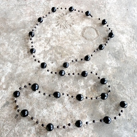 KANGO LARIAT BEADED NECKLACE