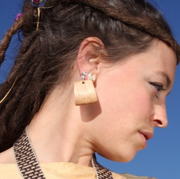 RADIANT SCULPTED WOOD EARRINGS