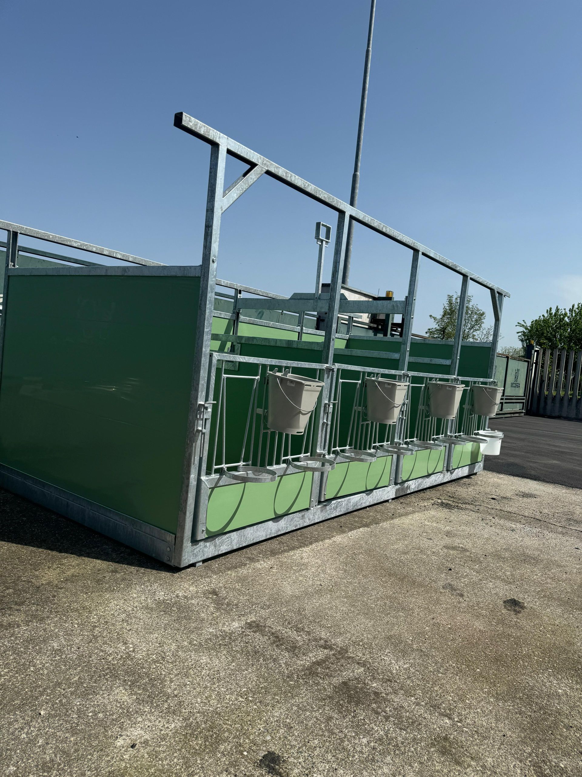 Gabbietta vitelli a terra