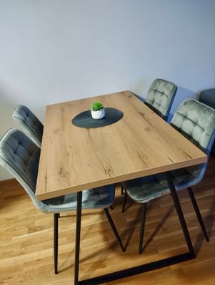 Trpezarijski stolovi i stolice – spoj funkcionalnosti i dizajna