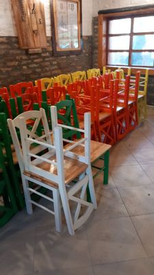 Najbolji trpezarijski stolovi za moderne domove u Srbiji