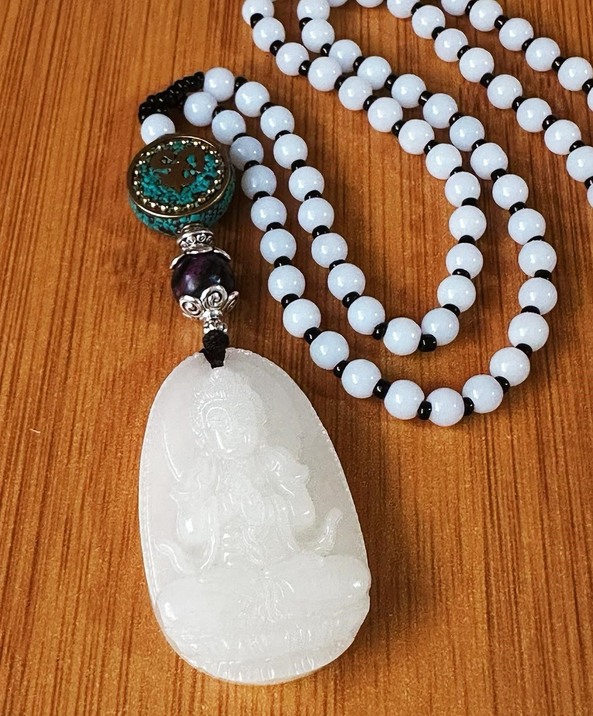 Jade Blanco + Buda