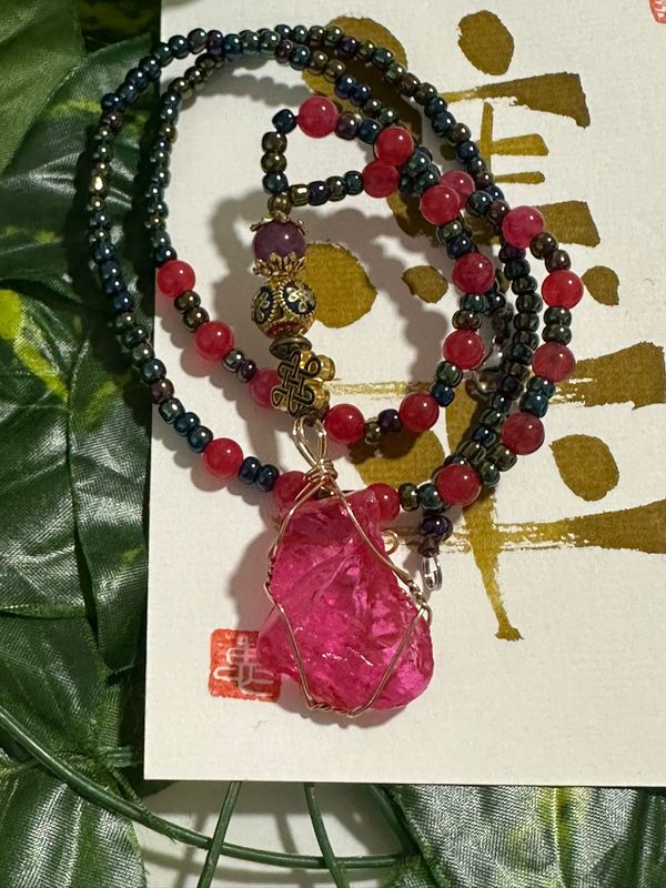 Collar Cuarzo Rosa y Nudo Eterno