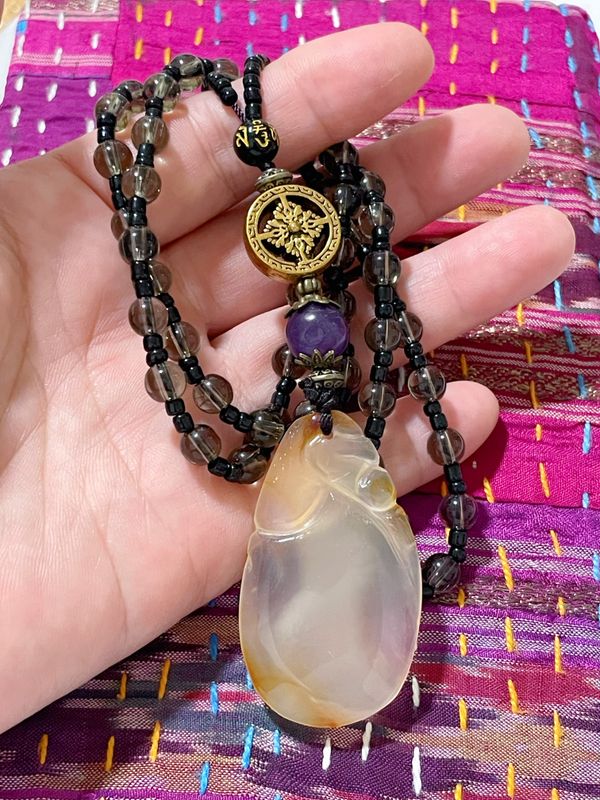 Collar de ágata tallada dorada Collar de ágata tallada dorada