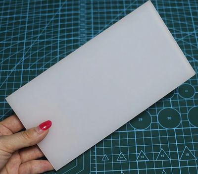 Queso, tabla o alfombrilla de golpe para perforar cuero.