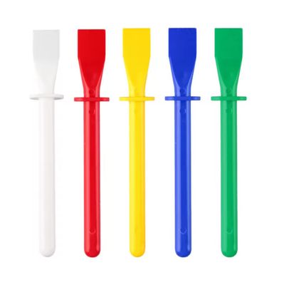 Paleta o espátula para esparcir pegamento de cueros.