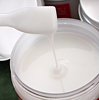 Goma toconol para la terminación de borde y del lado de la carne de cuero. Incolora.