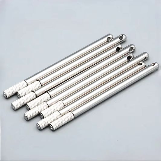 Aplicador para el acabado y tratamiento de cantos o bordes de cuero.