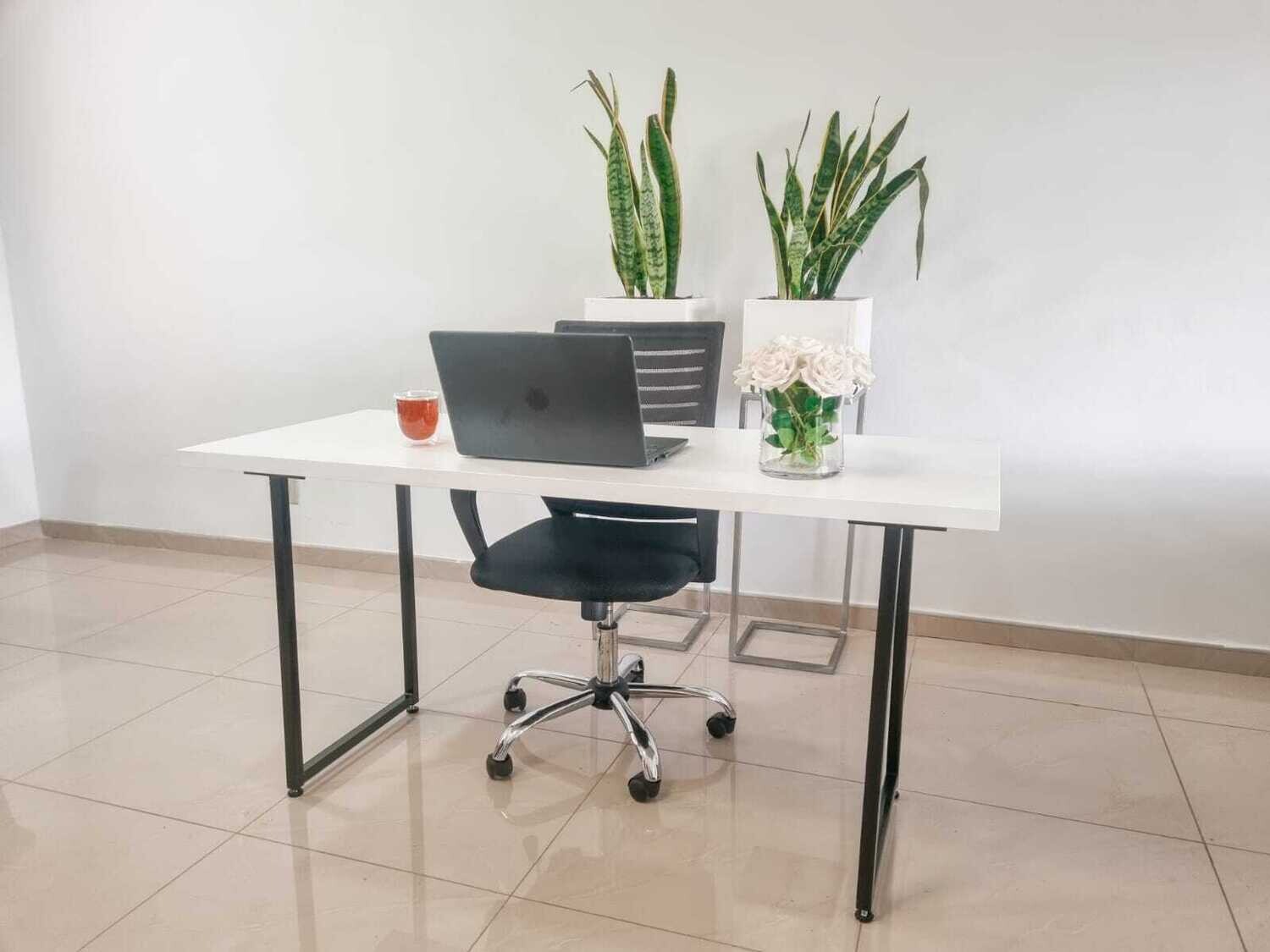 MED Melamine, the desk