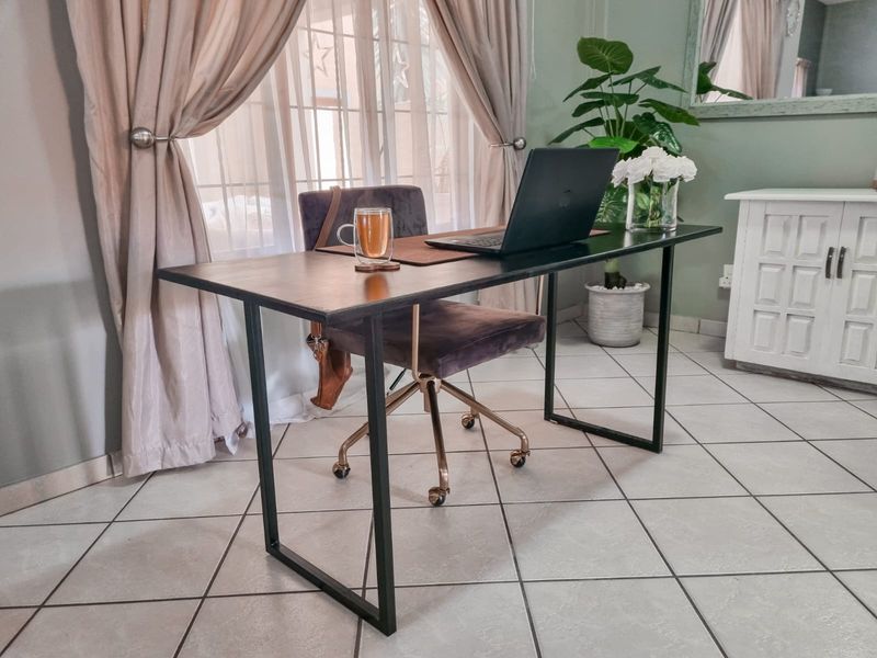 MINI, the desk
