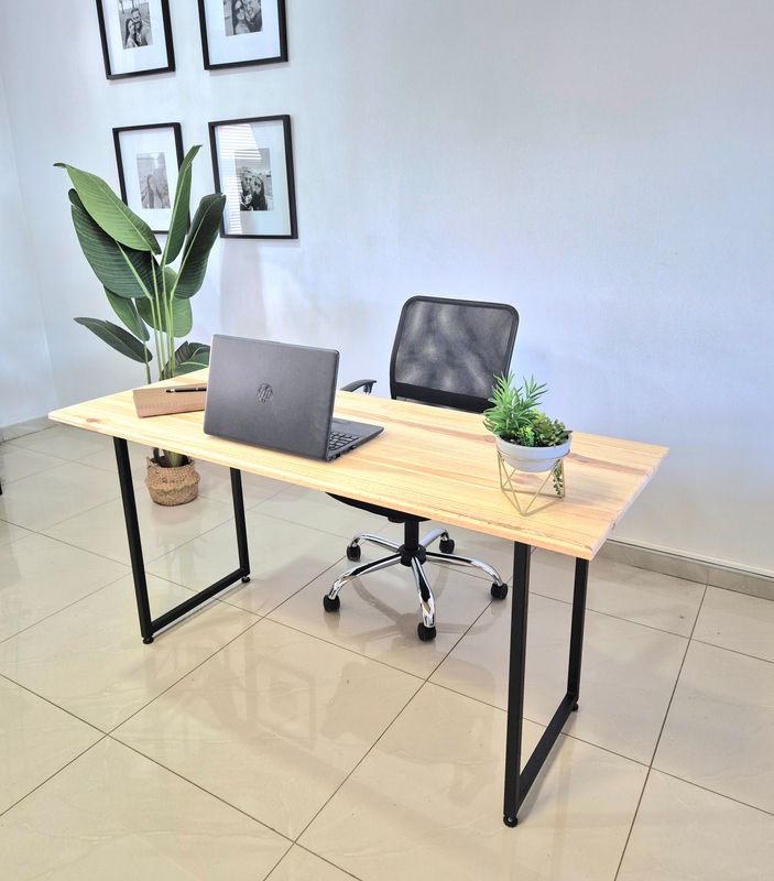 Pro Pine Desk