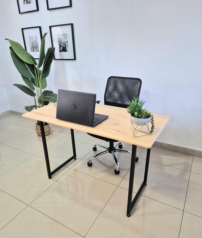 Studio Pine Desk