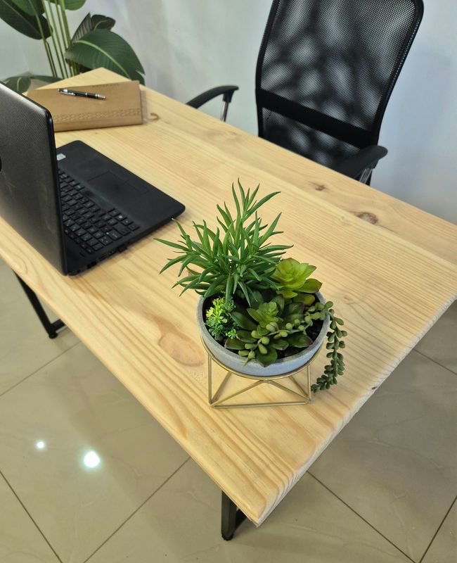 Studio Pine Desk 20MM