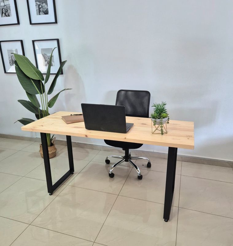 Pro Pine Desk 32MM