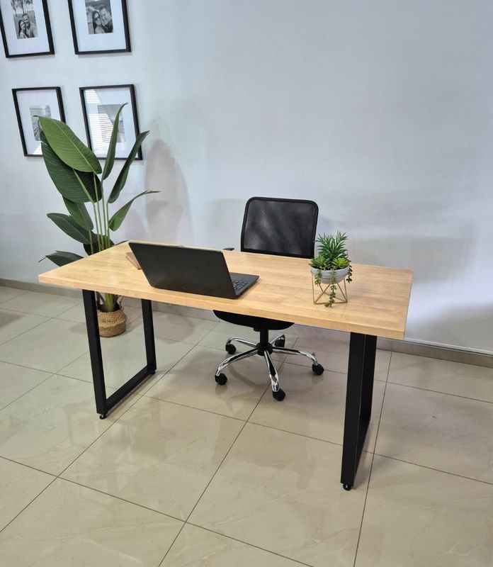 Pro Rubberwood Desk 32MM