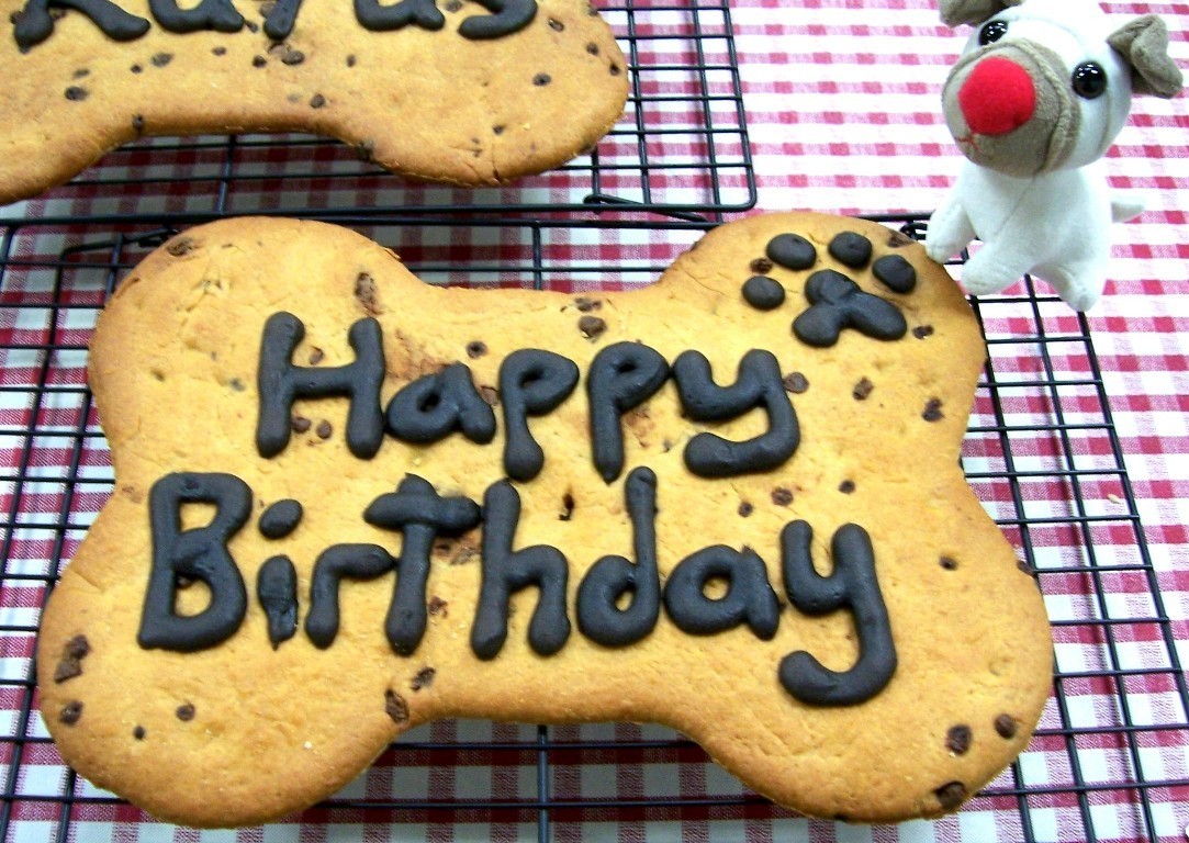 Big Bark Birthday Peanut Butter &amp; Carob Chips Cookie,1 piece