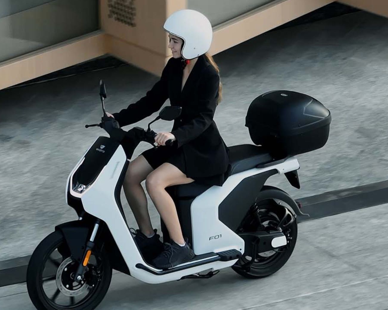 F01 ELECTRIC SCOOTER