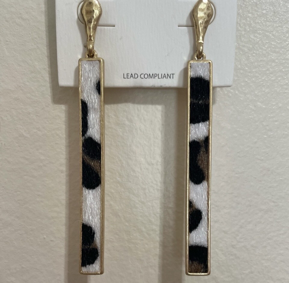 Maddie Gold Bar Earrings