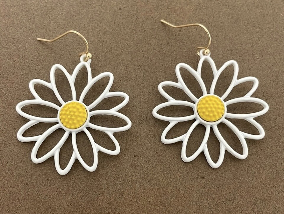 A Daisy A Day White Yellow Earrings