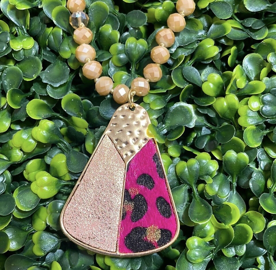 Amelia Beaded Necklace with Multicolor Pink Fuchsia Leopard Pendant